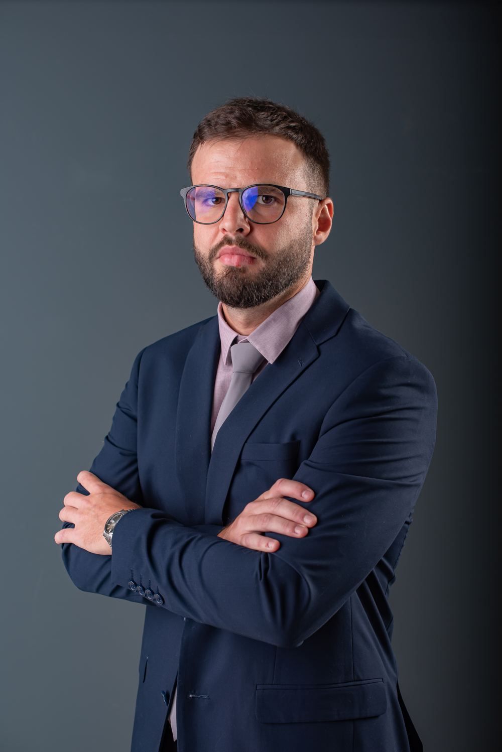 Rafael Colombo Cavalheiro, de braços cruzados